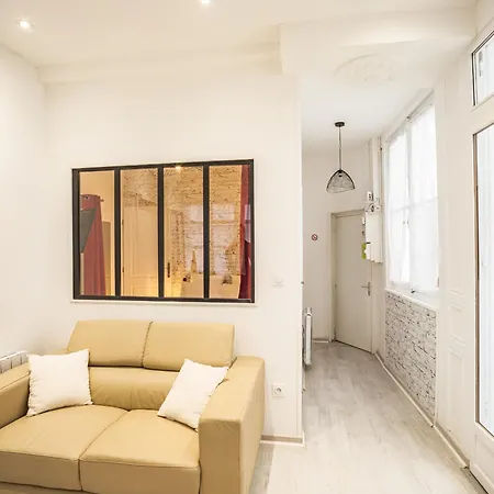 Appartement Le Joli Patio - Parking Inclus - Hypercentre Troyes